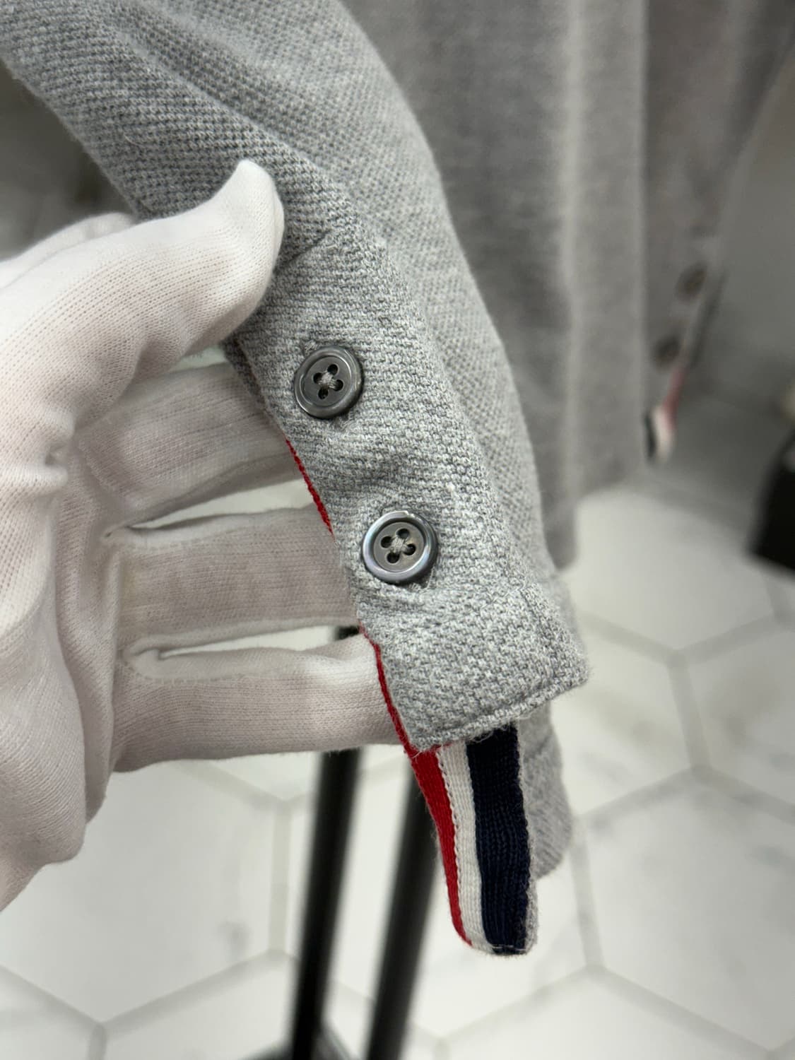 [2] 톰브라운 백삼선 PK 반팔티 상품이미지5