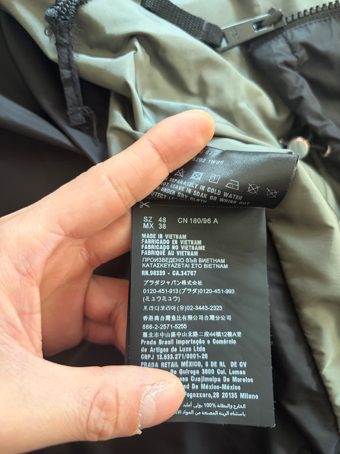 프라다 리나일론 바람막이 48사이즈 상품이미지3