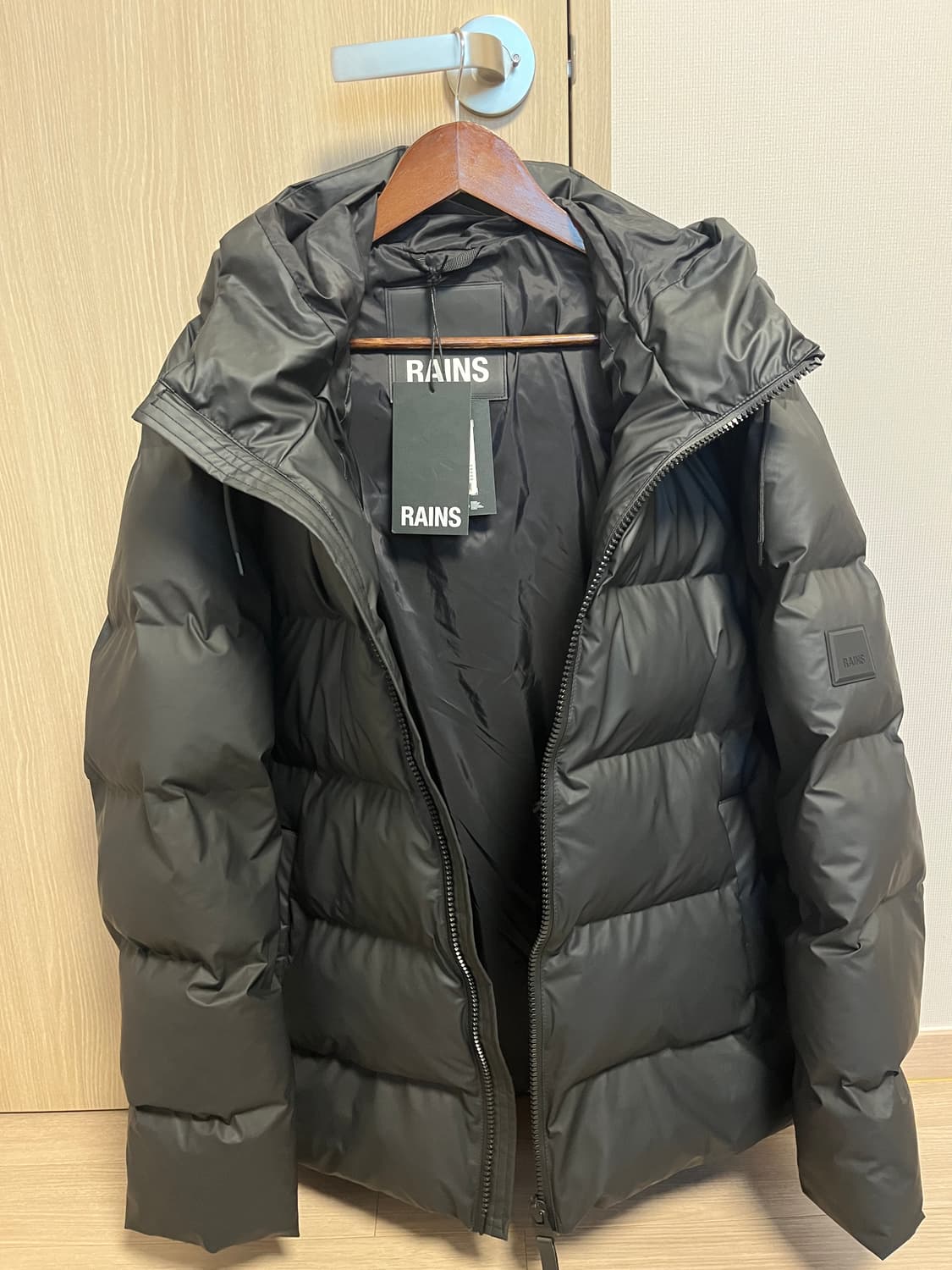 <마지막 가격 내림> 레인스 푸퍼 패딩 L 상품이미지2