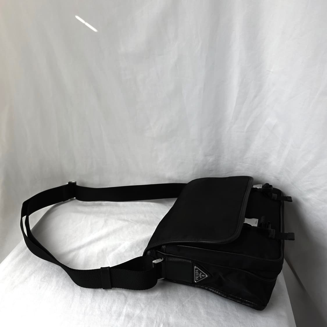 [정품 PRADA] 프라다 투버클 나일론 크로스백 메신저백 남녀공용 상품이미지2