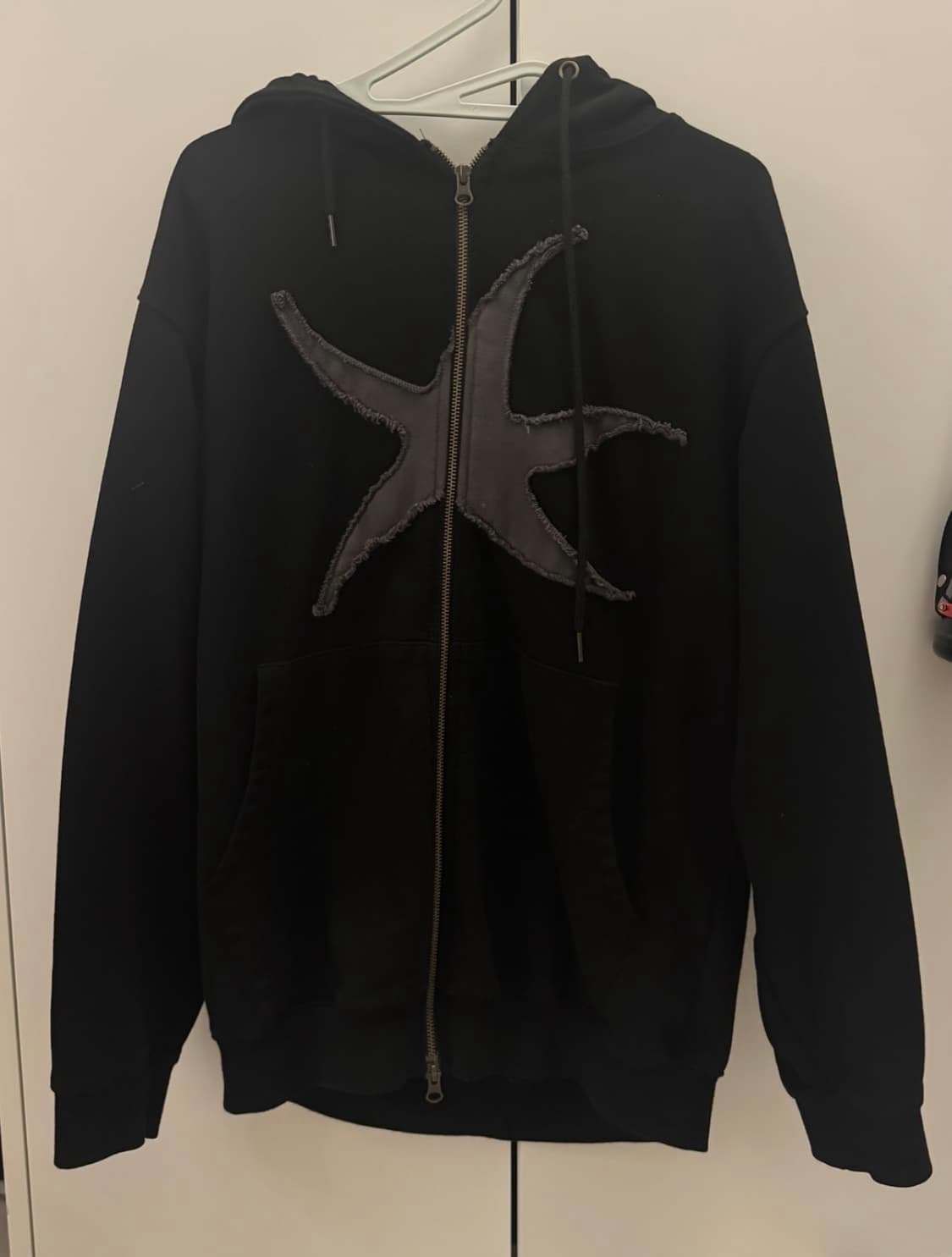 더콜디스트모먼트 후드집업 상품이미지1