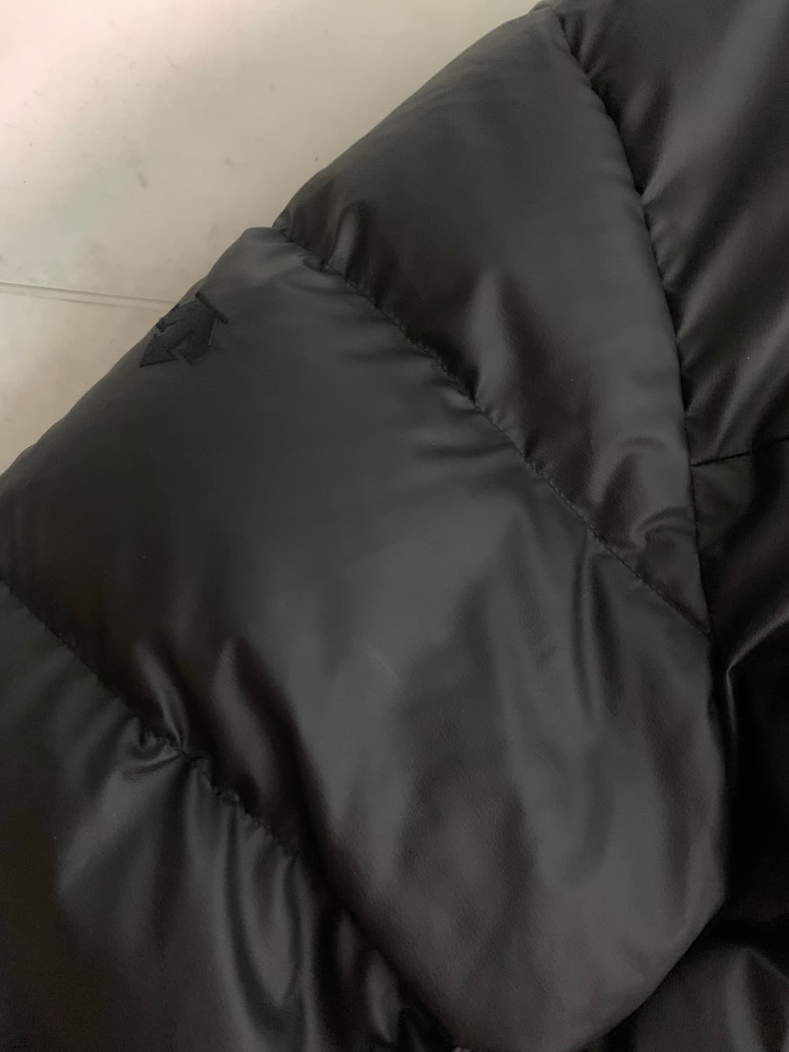 데상트 숏 푸퍼 다운레더자켓 숏패딩 상품이미지4