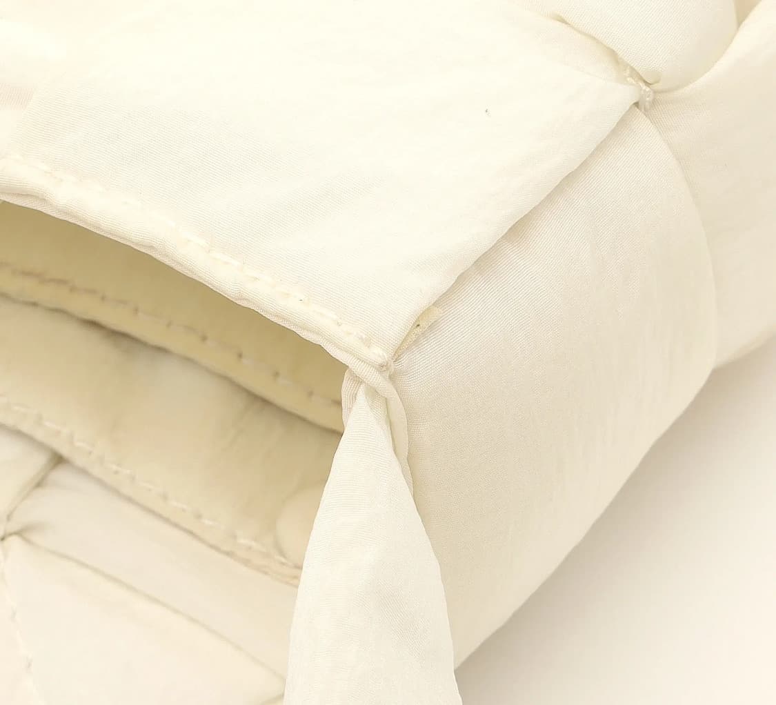 [A급] 보테가 베네타 패딩 미니 카세트 크로스백 화이트 판매합니다!!! 상품이미지6