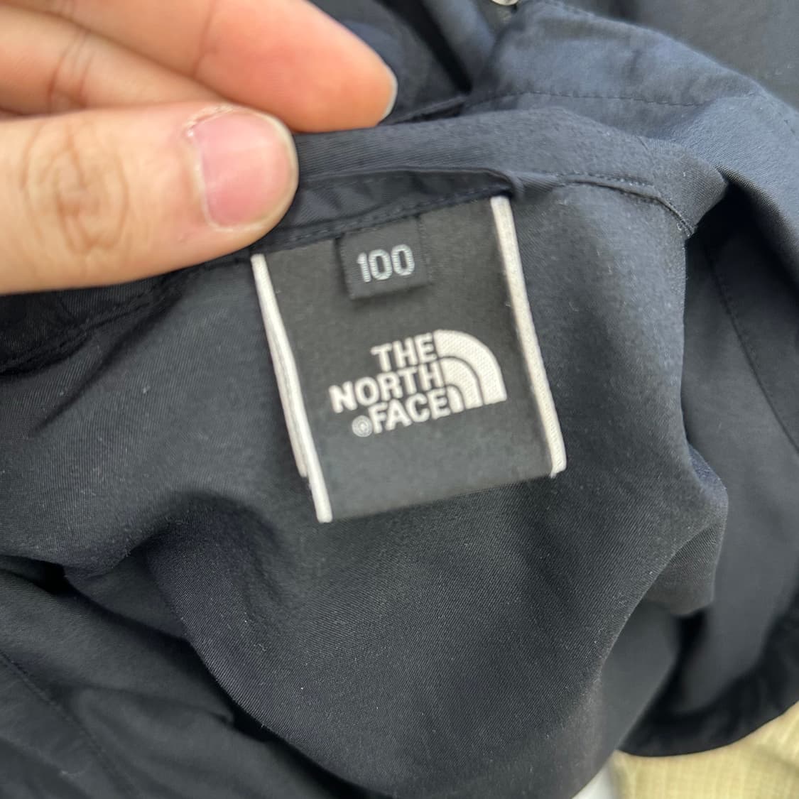 100 노스페이스 암포켓 블랙 후드 바람막이 상품이미지4