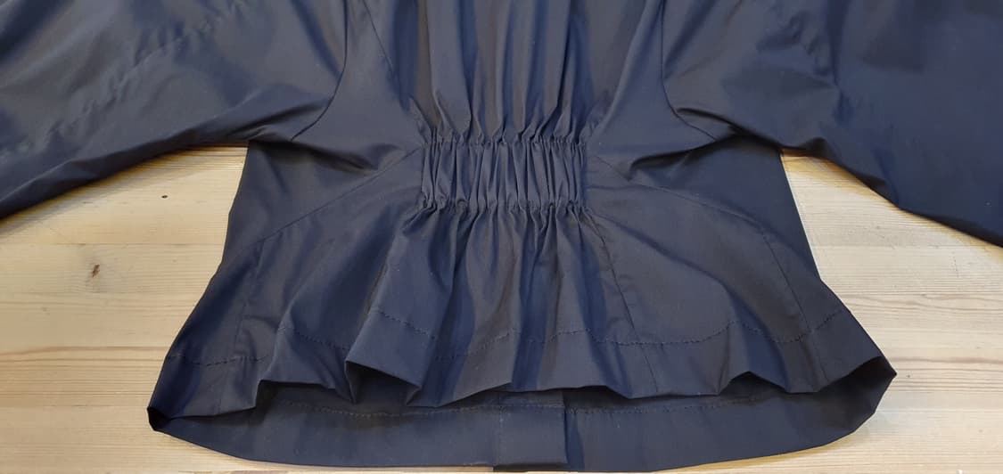 44/슬림55.COS 크롭 브이넥 블라우스  상품이미지5