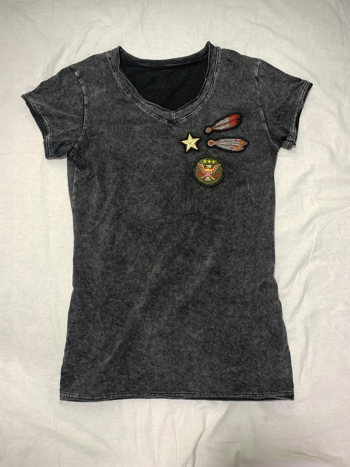 Indian feather patch v-neck slim t  상품이미지2