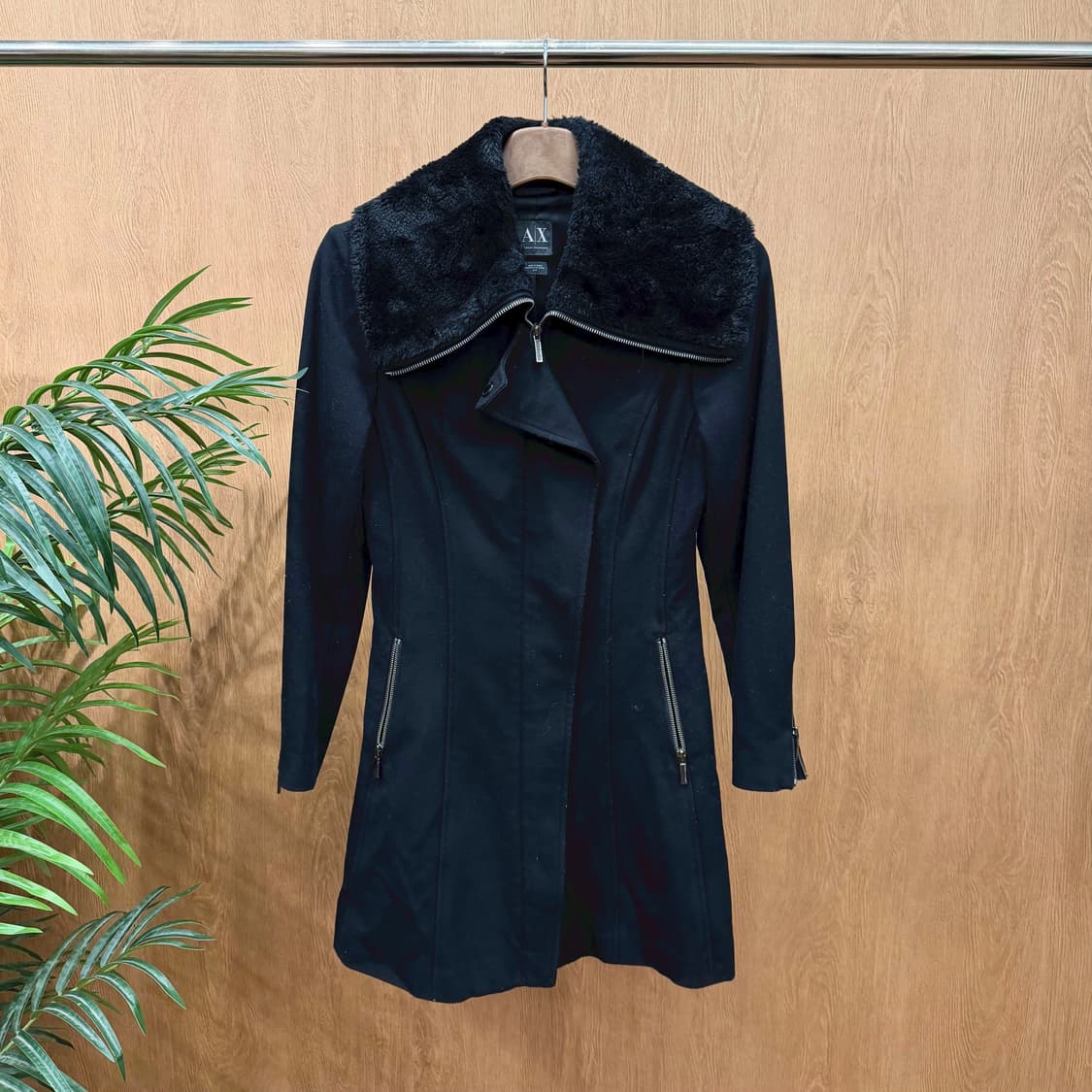 아르마니 익스체인지 롱 코트 퍼 트리밍 하이넥 디테일 슬림핏 블랙 상품이미지1