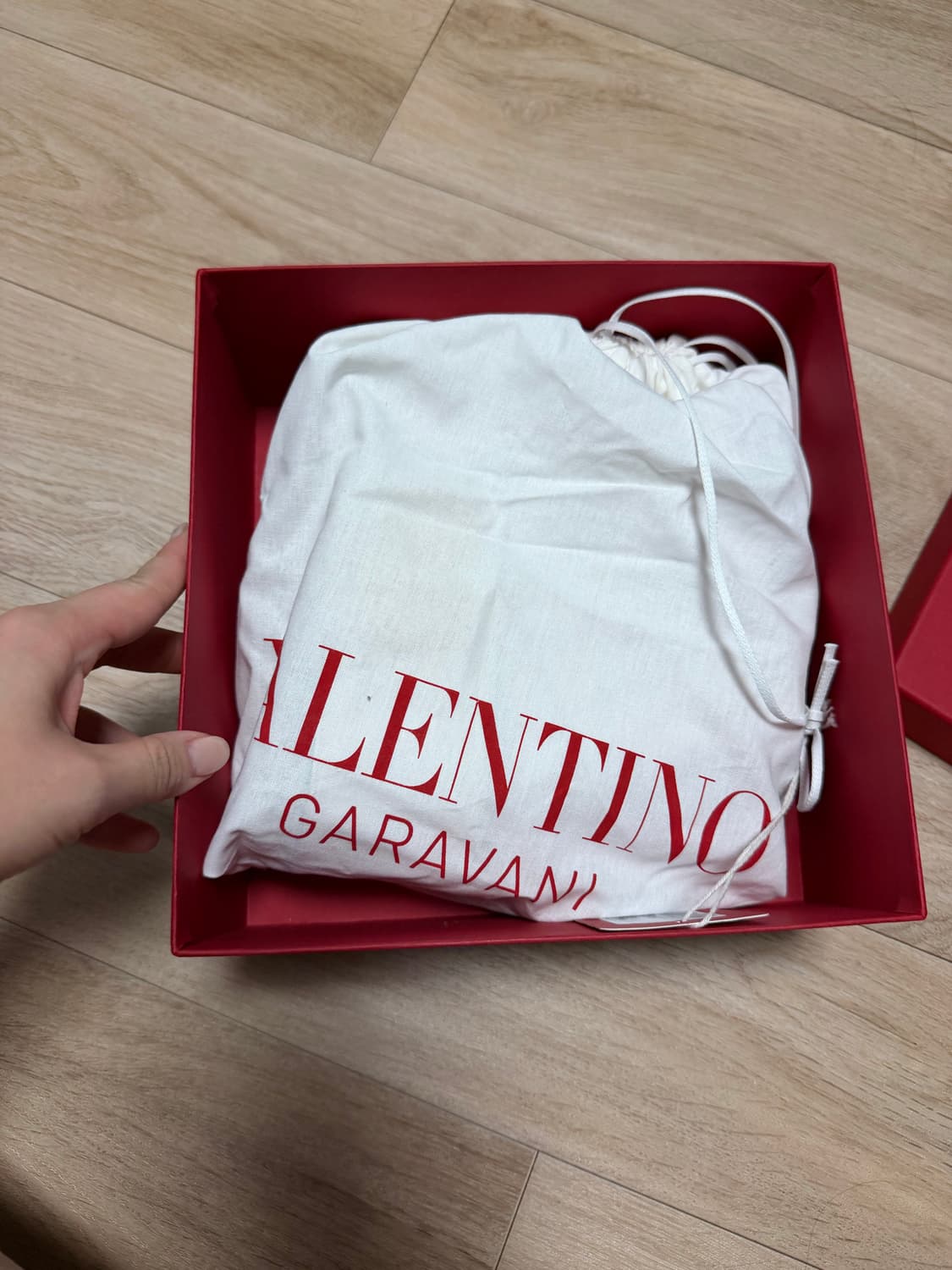 발렌티노 브이 버킷백 화이트 상품이미지7