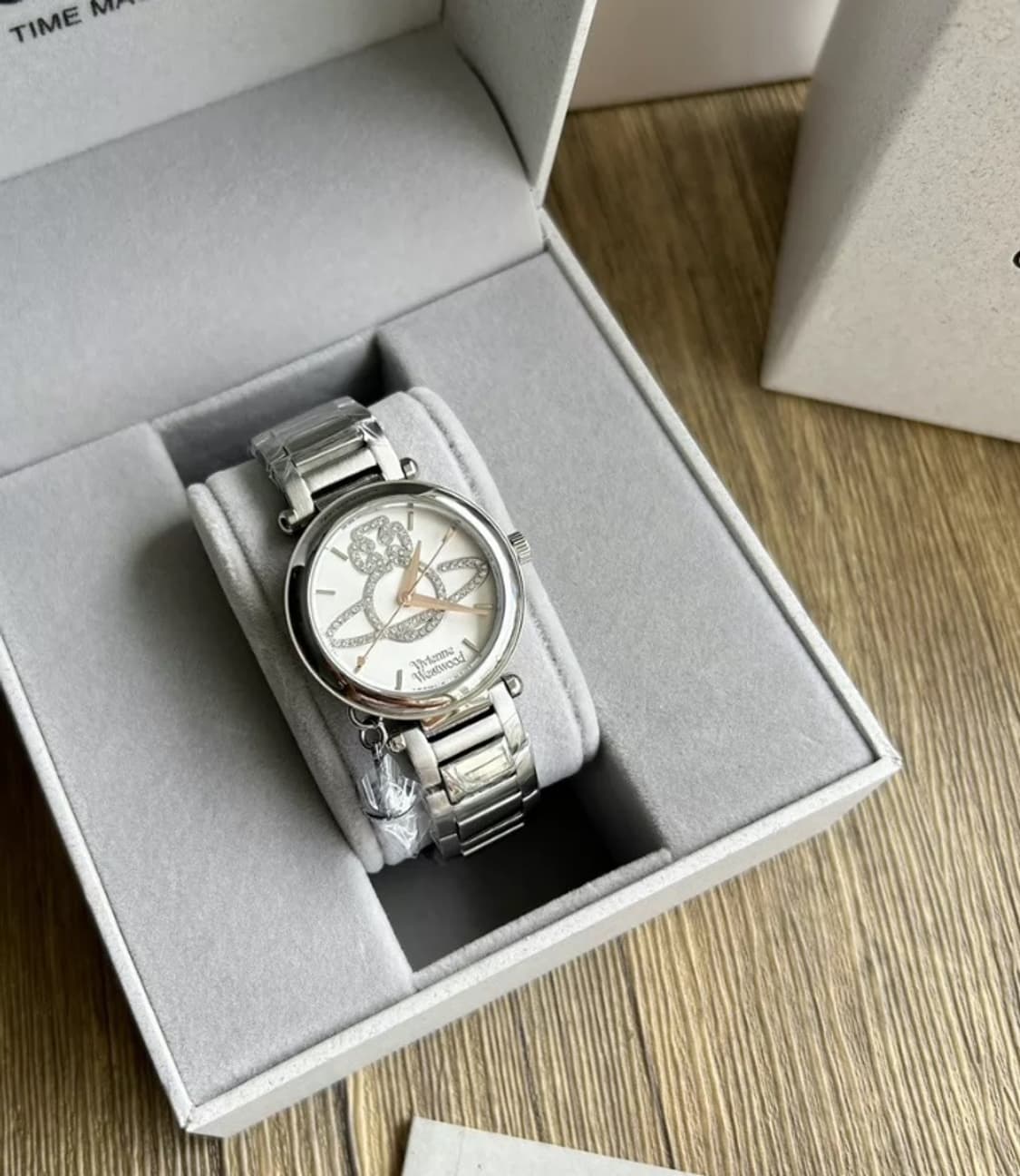 비비안 웨스트우드 스톤 오브 시계입니다 상품이미지1