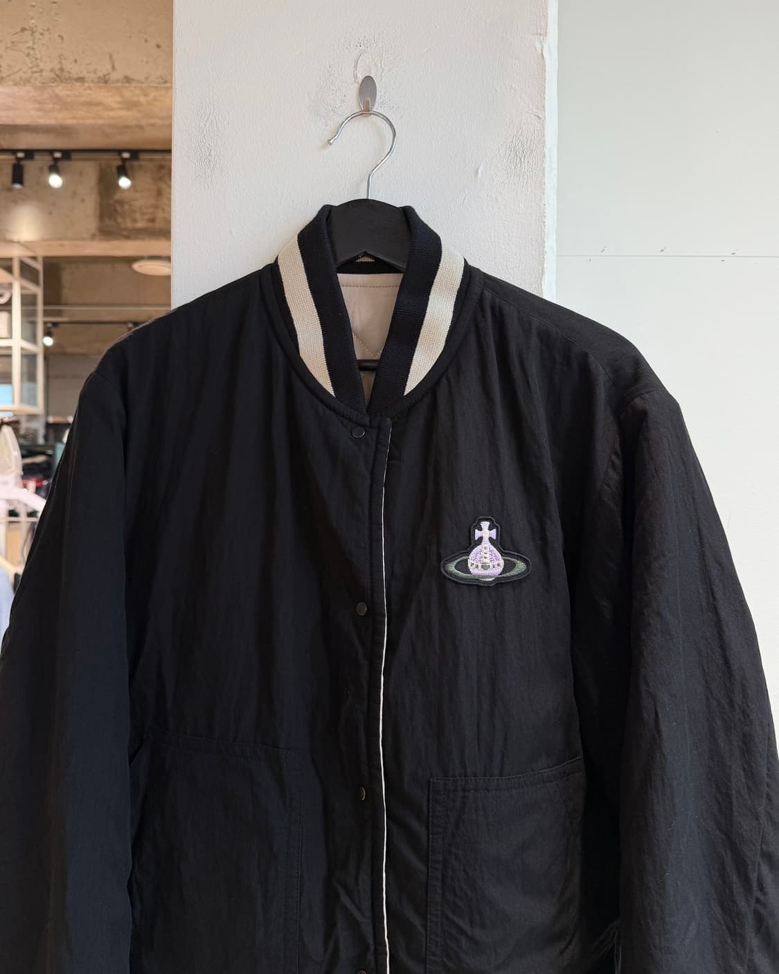 비비안웨스트우드 블랙 orb자수 리버시블 봄버 자켓  상품이미지3