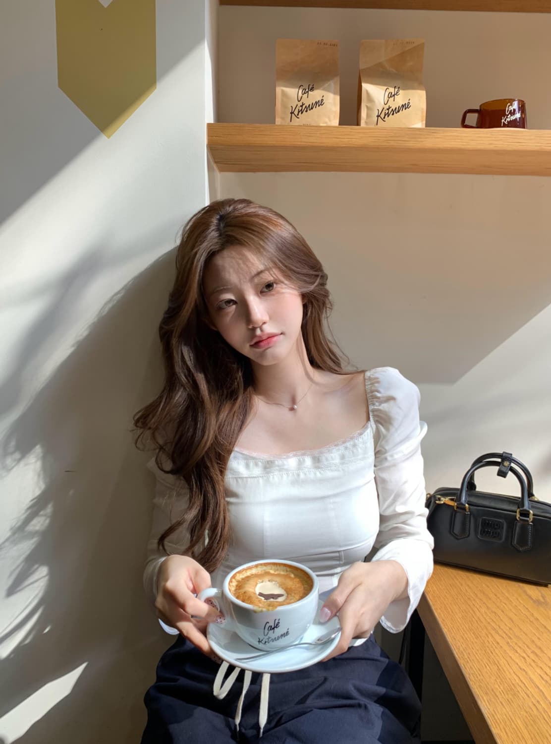 제니오 클린 스퀘어 레이스 블라우스 상품이미지1