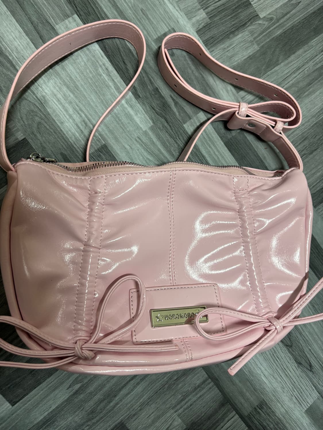 노노모로 핑크 에나멜 숄더백 상품이미지1