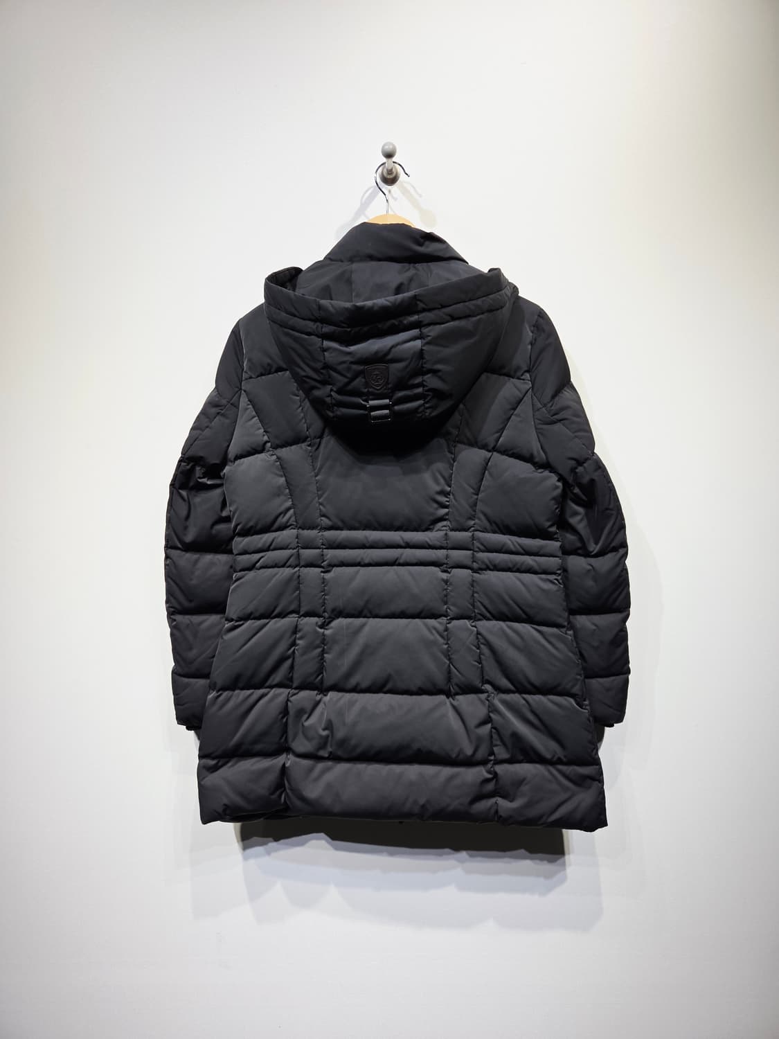 헤지스(HAZZYS) 클래식 체크 안감 블랙 구스다운 롱패딩 상품이미지6