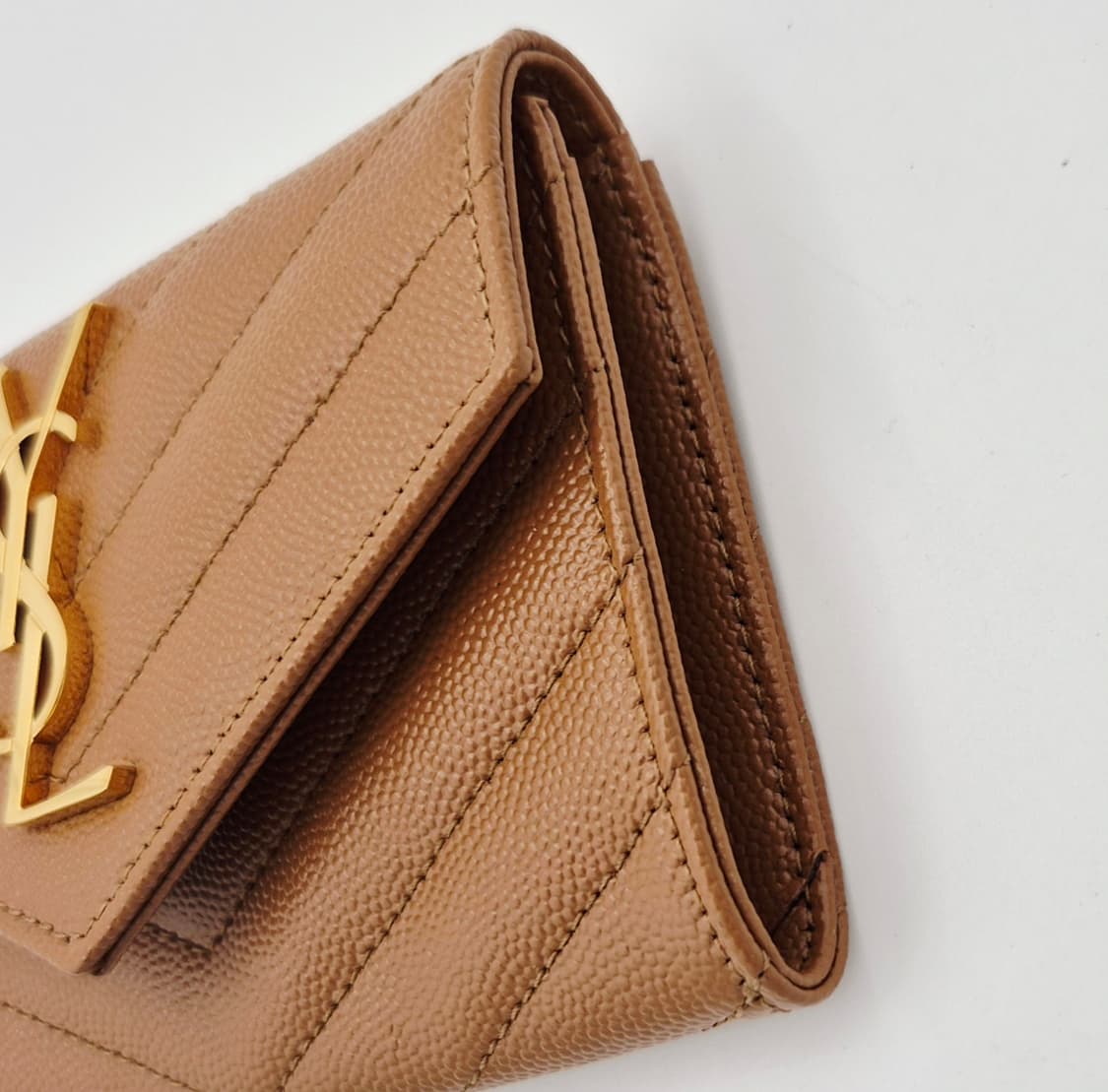 [중고명품셀렉트]생로랑 마틀라세 엔벨로프 금장 카드지갑 상품이미지5