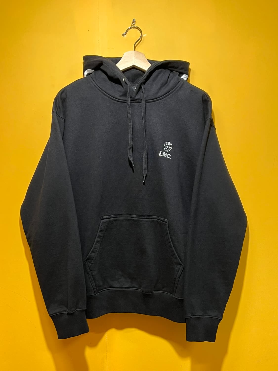 [S] LMC 로고 후디 블랙 글로브 프린트 레터링 풀오버 후드티셔츠 상품이미지1