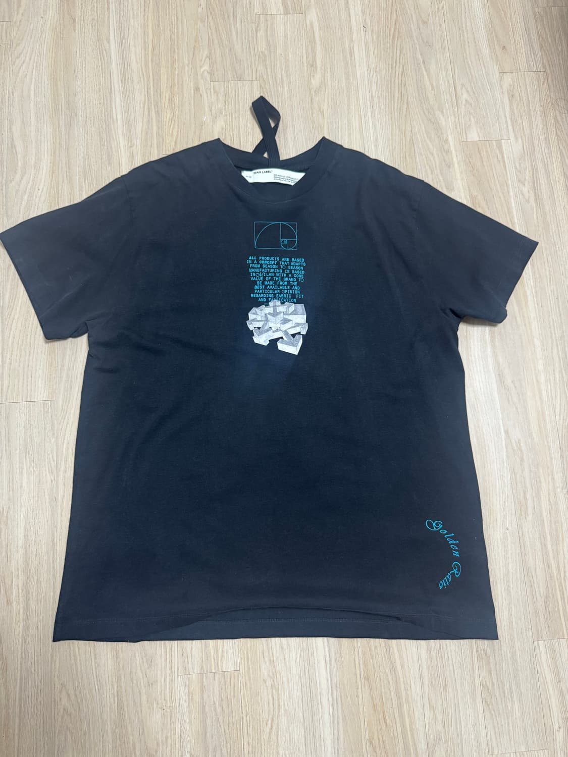 오프화이트 블랙티셔츠 상품이미지1