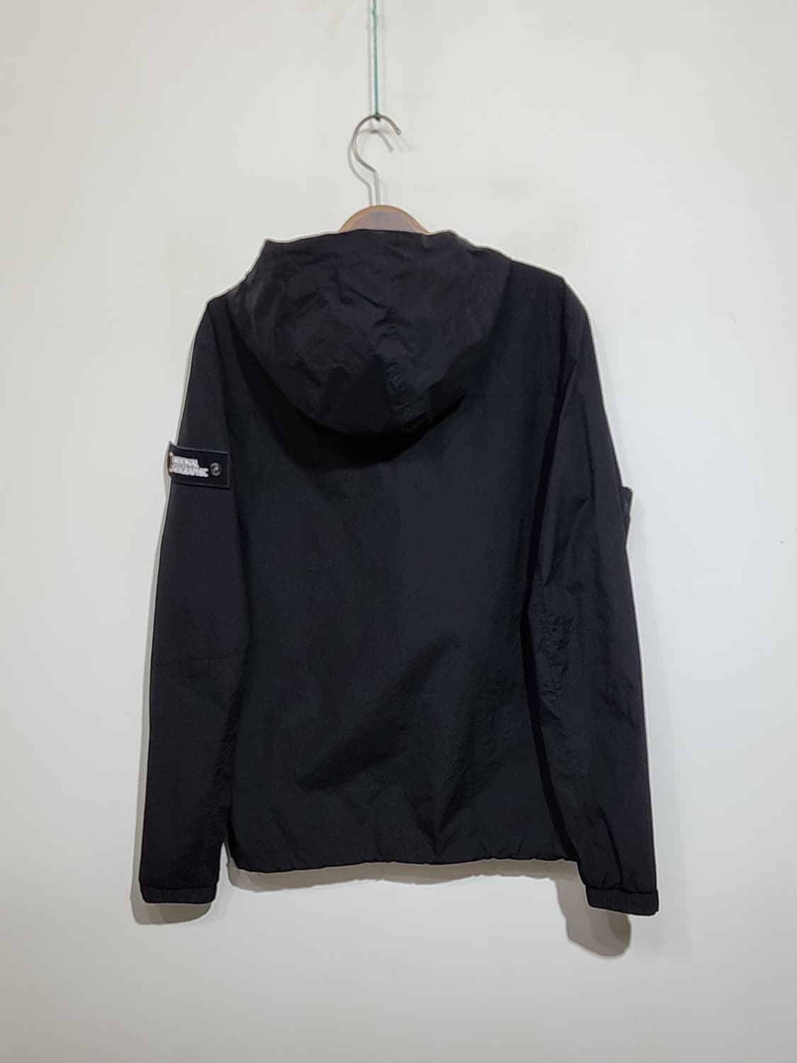 (M) 내셔널지오그래픽 바람막이 점퍼 블랙 와펜 후드자켓  상품이미지7