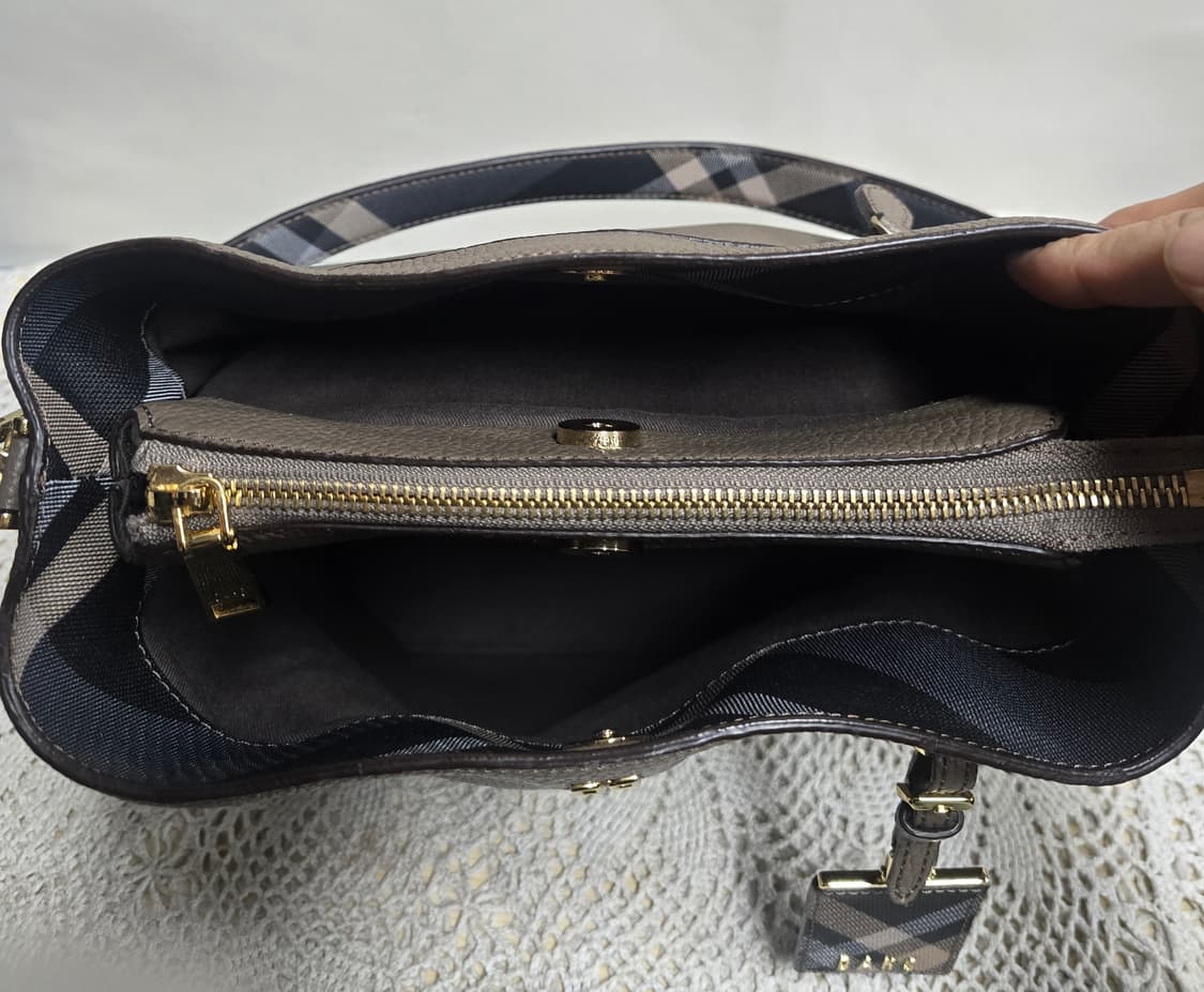 닥스 체크 장식 숄더백 상품이미지7