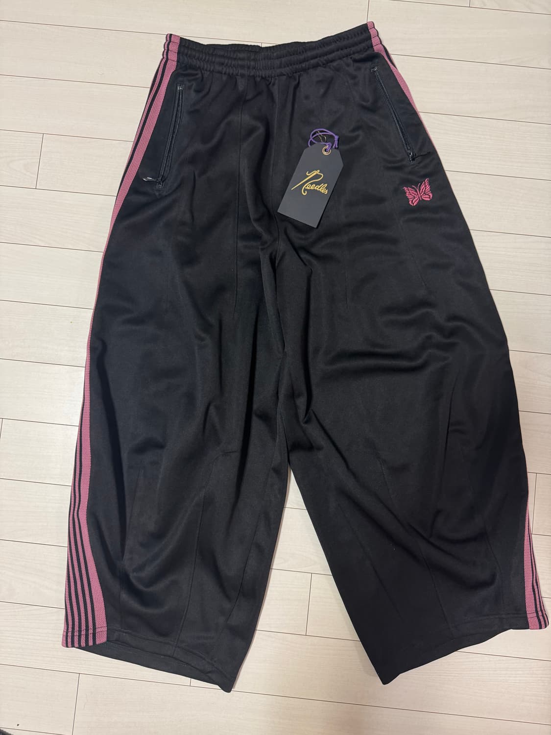 니들스 hd 트랙팬츠 검정핑크 2사이즈 상품이미지2
