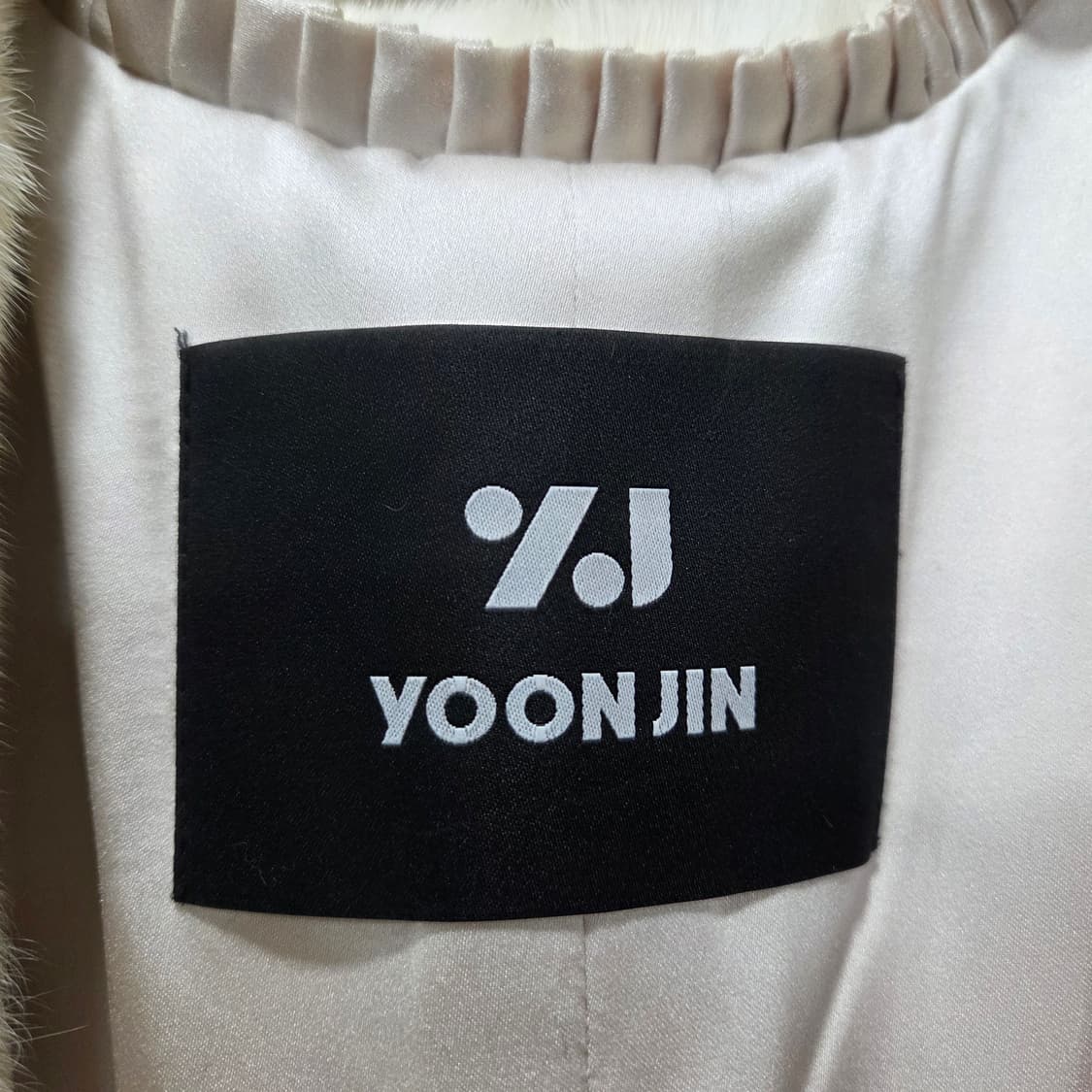 윤진 후드 밍크 코트 상품이미지3