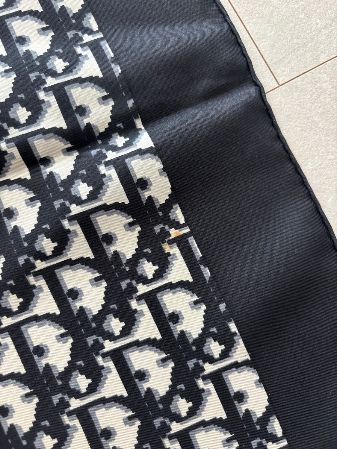 디올 오블리크 실크 스카프 블랙 정품 상품이미지4