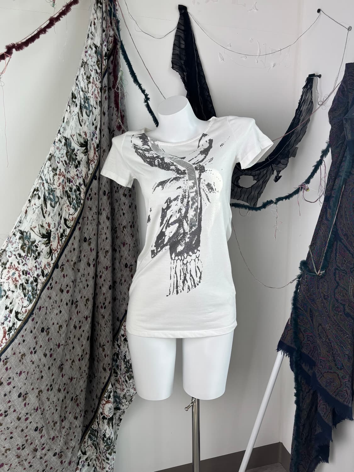 Y2k 아이보리 섀도 프린팅 티 상품이미지1