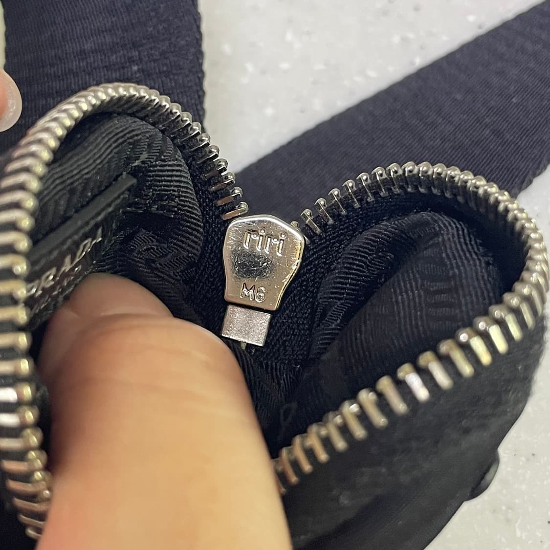 프라다 테수토 리에디션 2005 리나일론 1BH204 상품이미지7