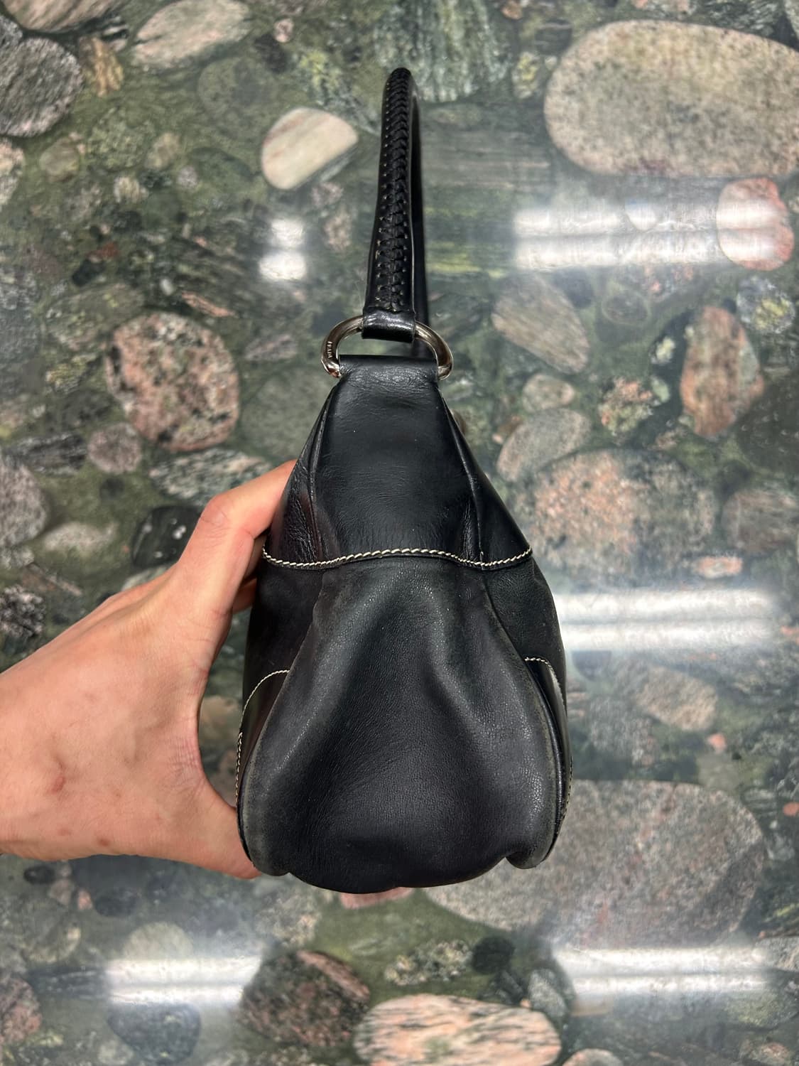 PRADA 프라다 블랙 레더 빈티지 호보백 상품이미지4