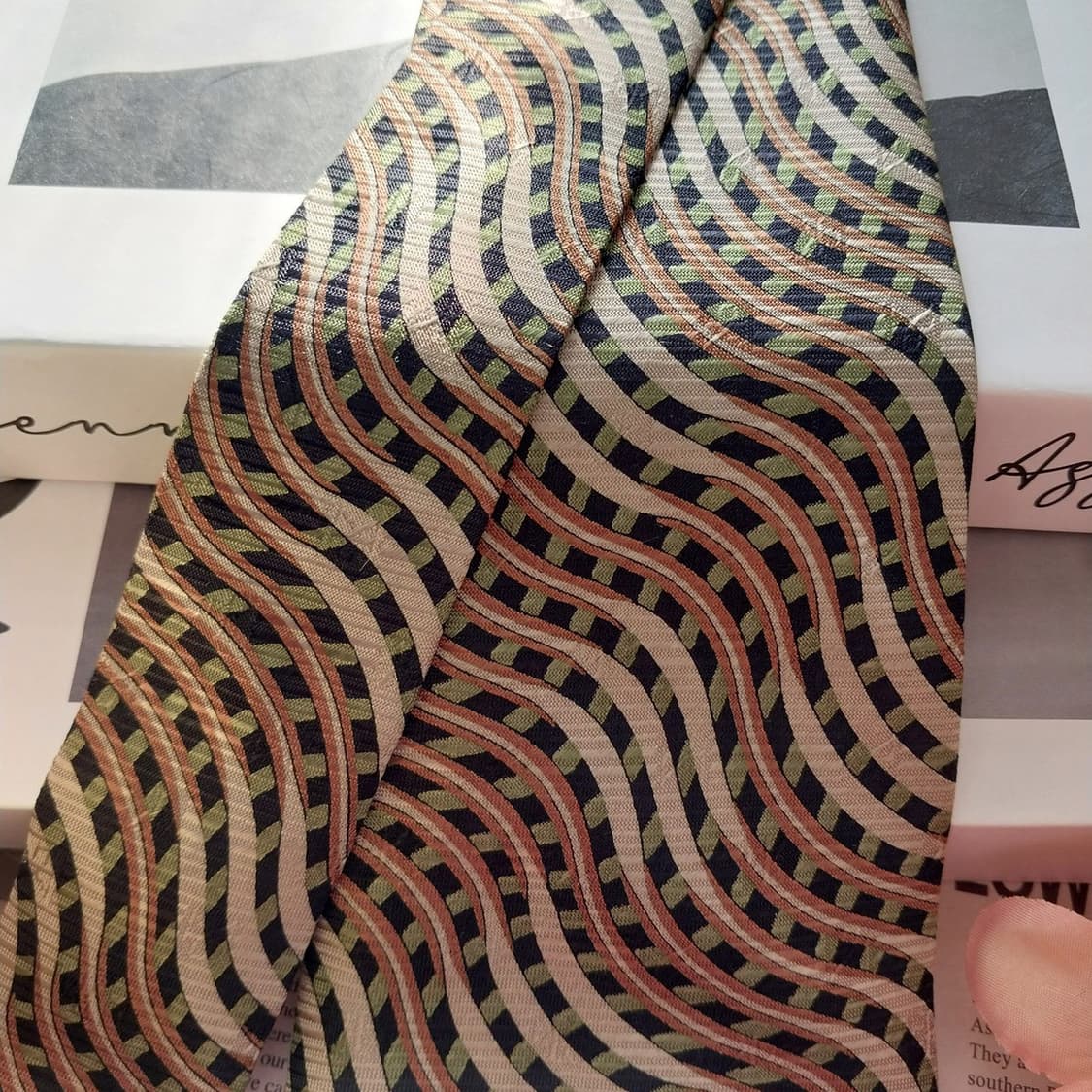 캘빈클라인 실크 웨이브 패턴 넥타이 9.6cm A+등급  K1367
 상품이미지4