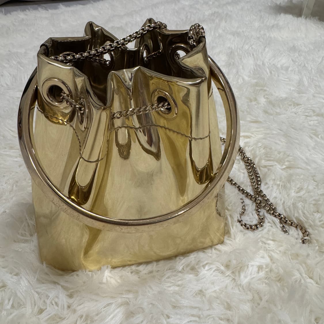 Jimmy Choo Bon Bon 버킷백 (메탈릭 골드) 상품이미지3