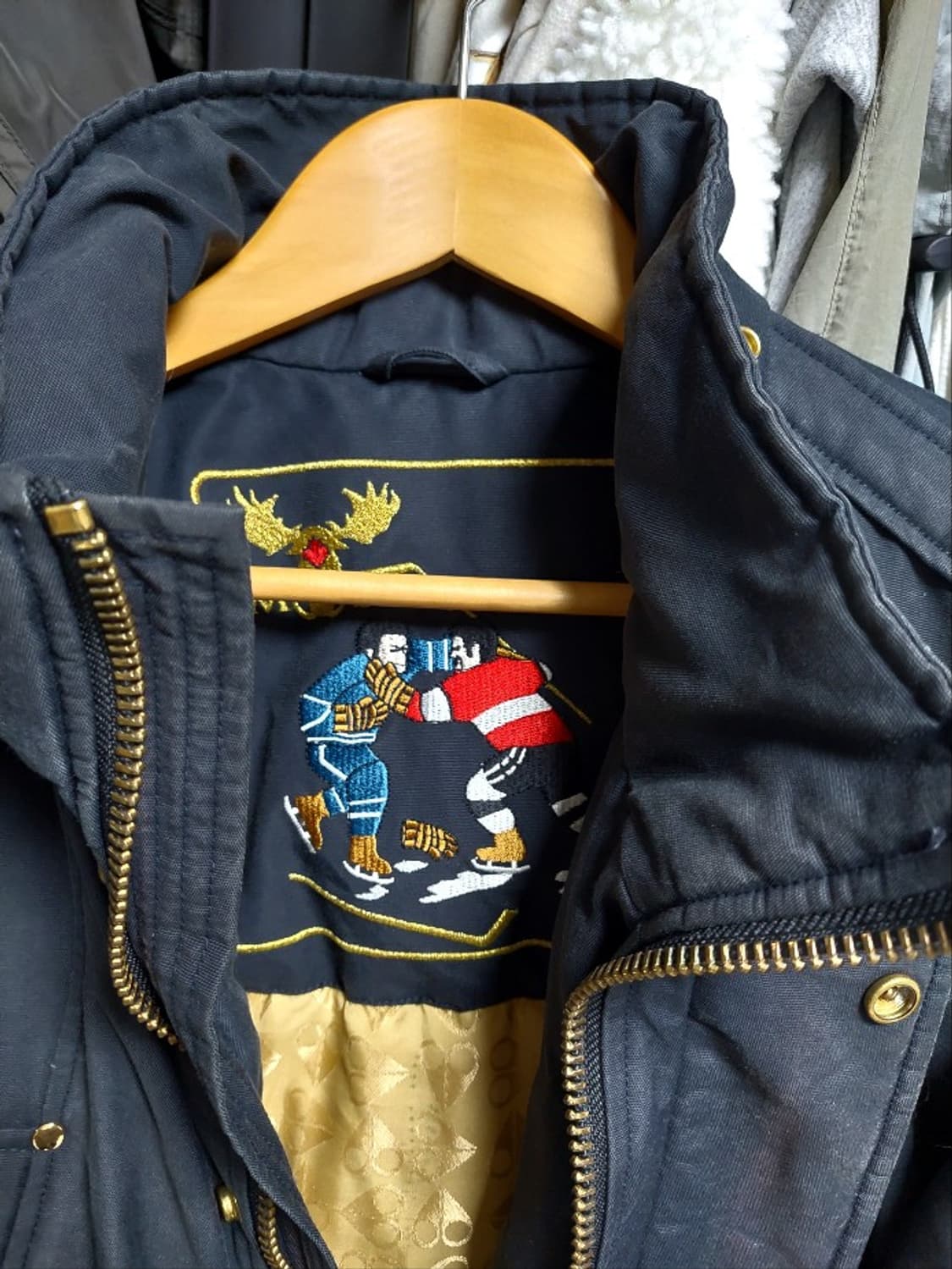 무스너클 스틸링 블랙 패딩 금장 한정판 백화점판 L 상품이미지10