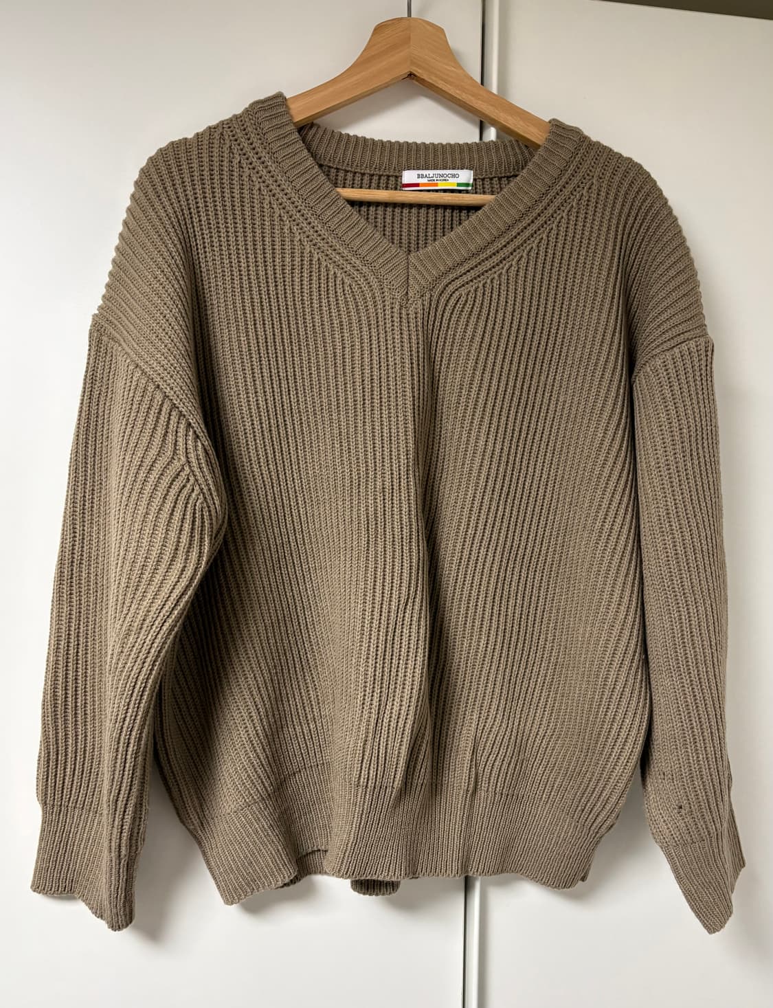 브라운 V넥 니트 상품이미지1
