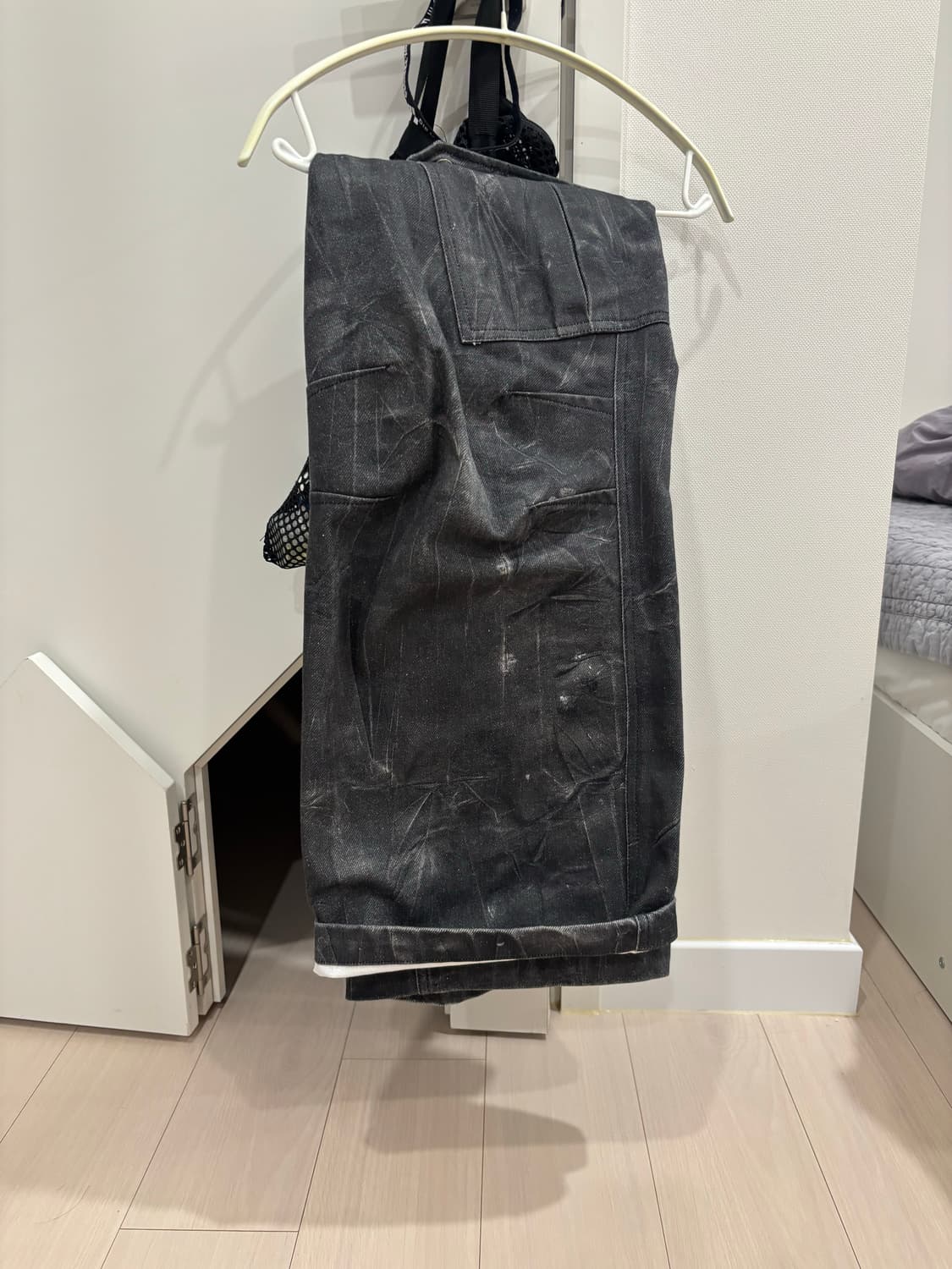 앤더슨벨 포데님&스크래치 레더 프린티드 카고 팬츠apa703m(DENIM 상품이미지2