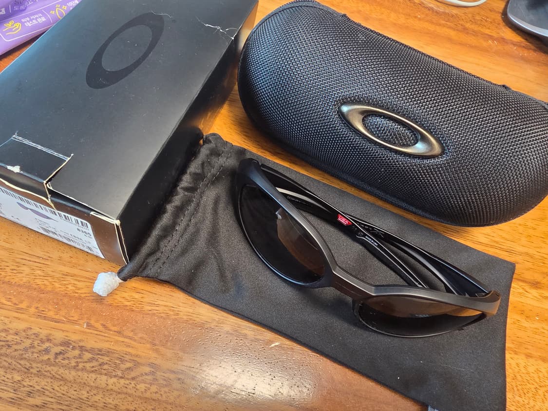 오클리 아이자켓 리덕스 블랙 + 오클리 전용케이스 상품이미지1