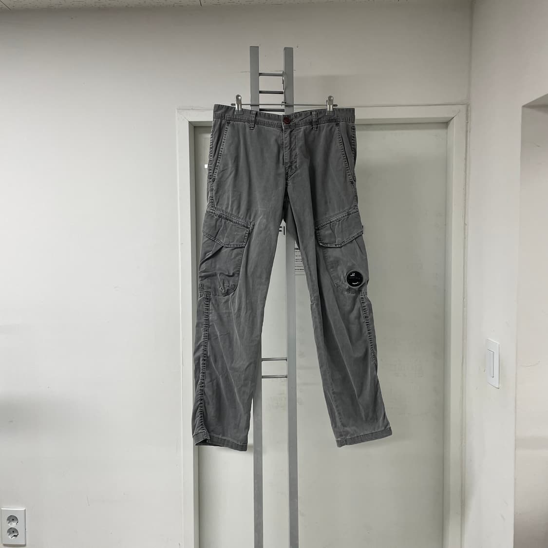 CP 컴퍼니 렌즈 카고 팬츠 그레이 78 상품이미지1