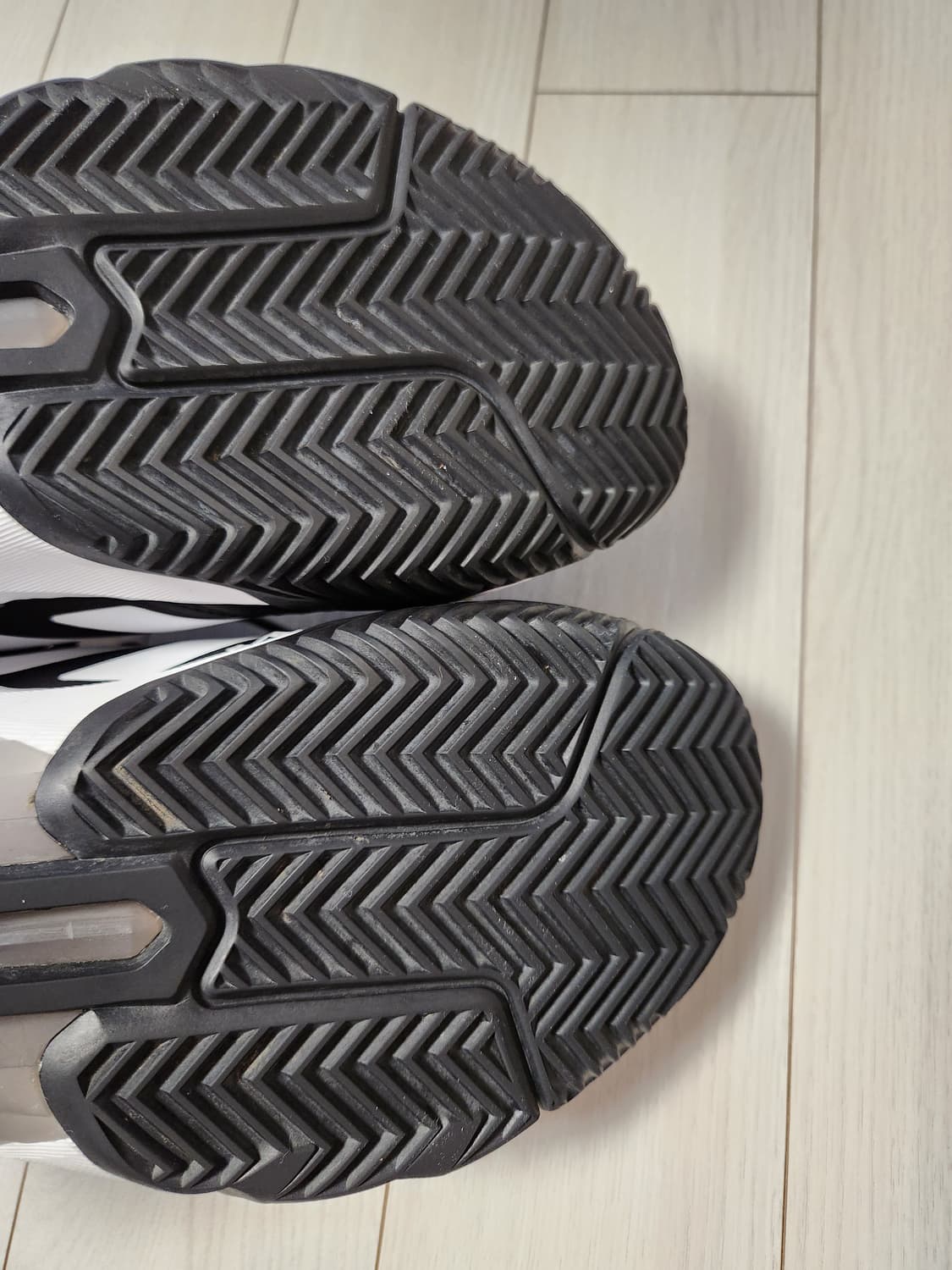 아디다스 운동화 코트잼 컨트롤 3 IF0458 테니스화 사이즈255

실 상품이미지9