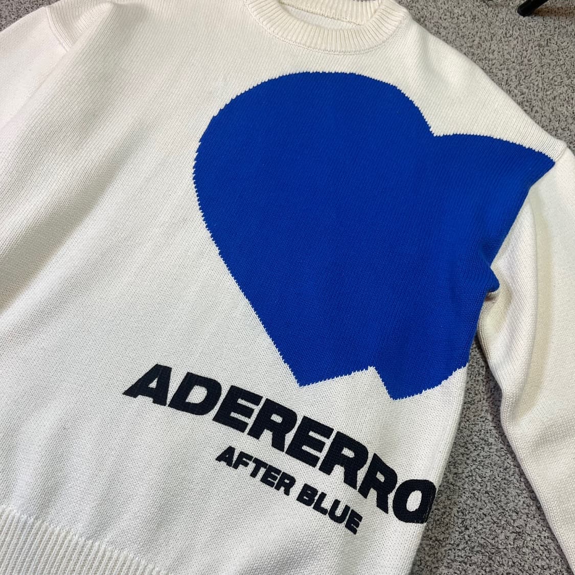 아더에러 22ss 트윈 하트 니트 상품이미지2