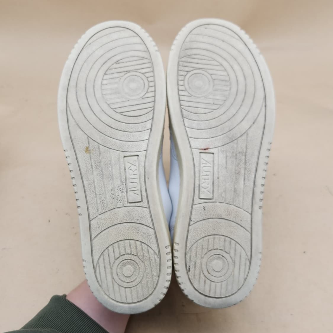 오트리 메달리스트 로우 스니커즈42 270 상품이미지3