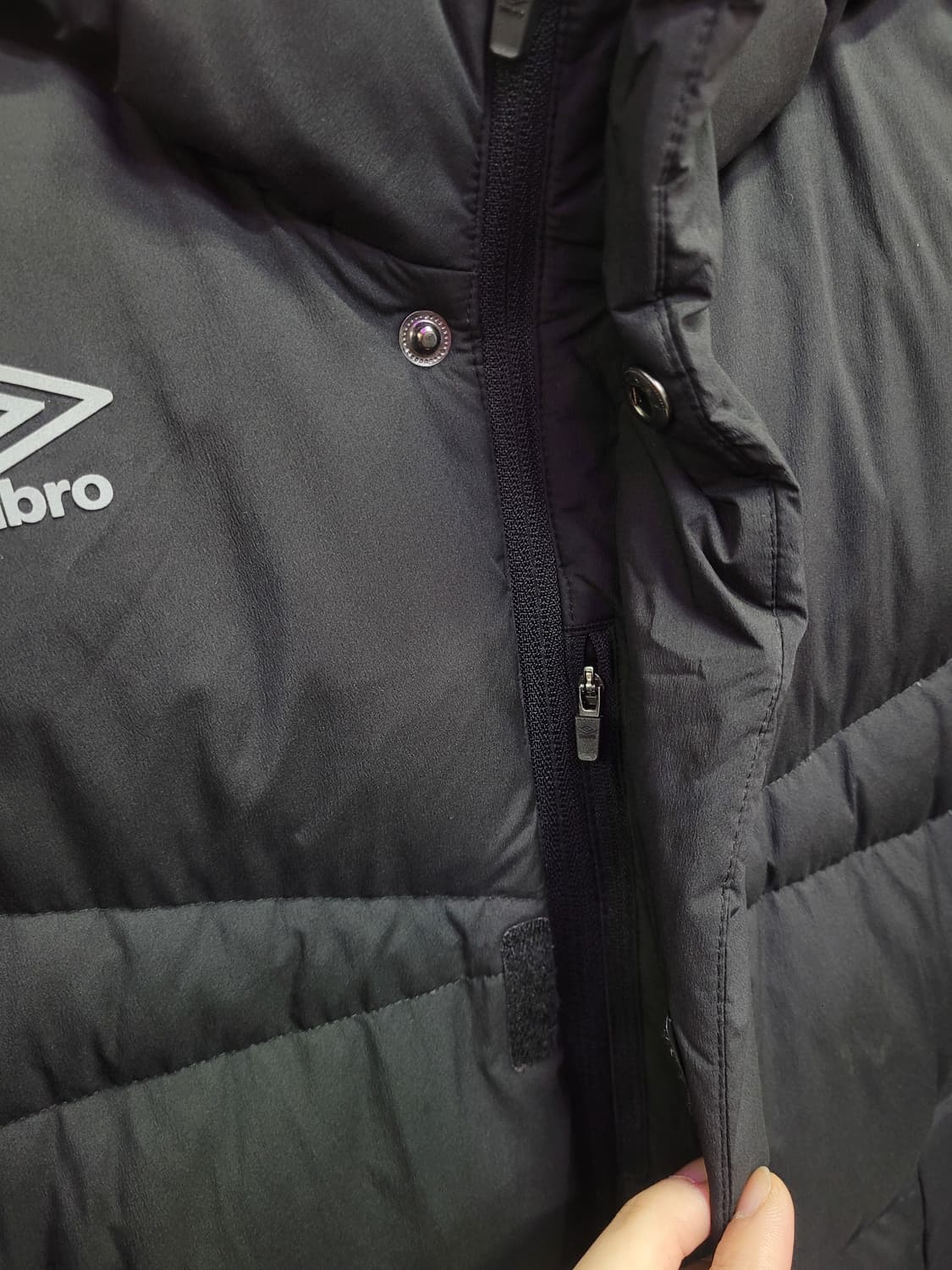 umbro 엄브로 블랙 롱 패딩 구스 다운 (후드 탈부착) 상품이미지6