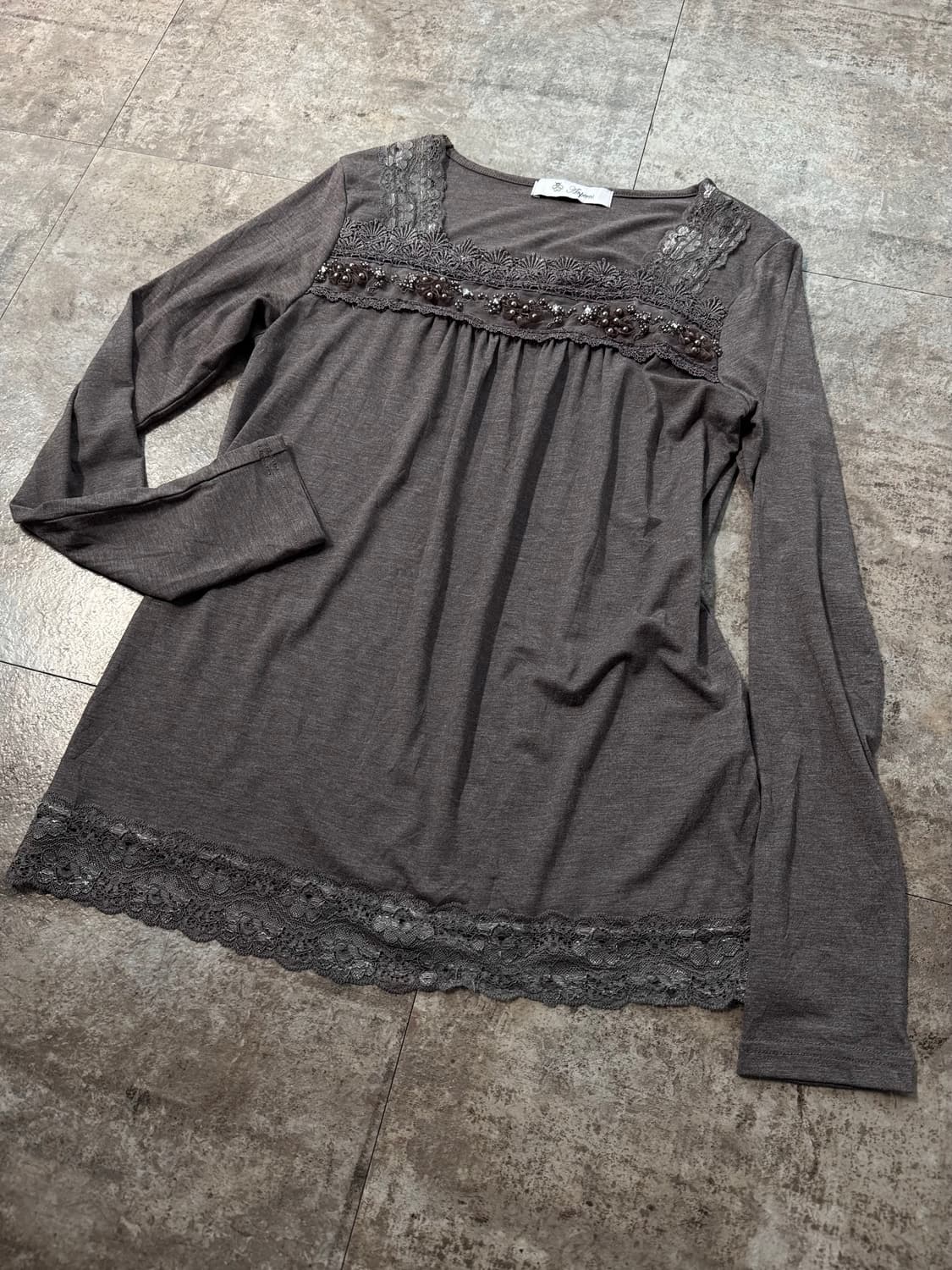 레이스 진주 디테일 롱 슬리브 티 상품이미지3