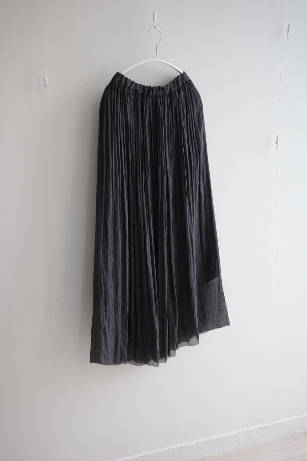 SACRA charcoal pleated long skirt 상품이미지6