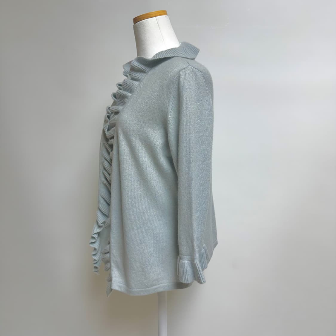 [캐시미어 100%] 스카이 블루 러플 디테일 가디건 상품이미지2