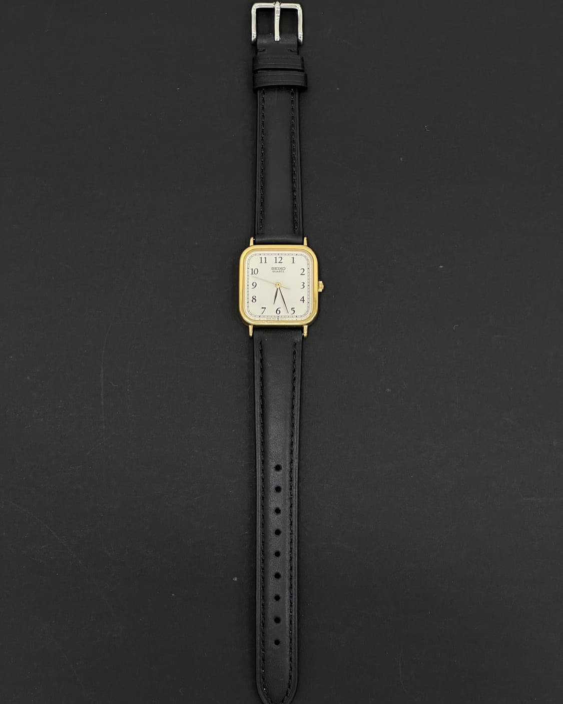 세이코 탱크 골드 베젤 쿼츠 시계 상품이미지2