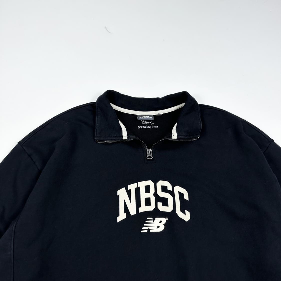 뉴발란스 NBSC 로고 블랙 반집업 맨투맨 (L) 상품이미지1