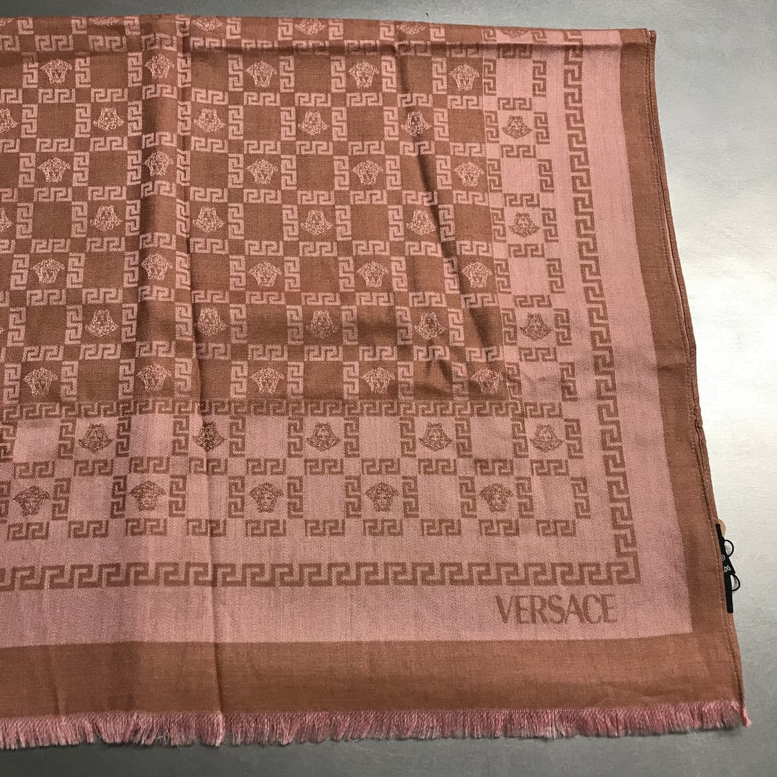 베르사체 메두사 실크 스카프 상품이미지4