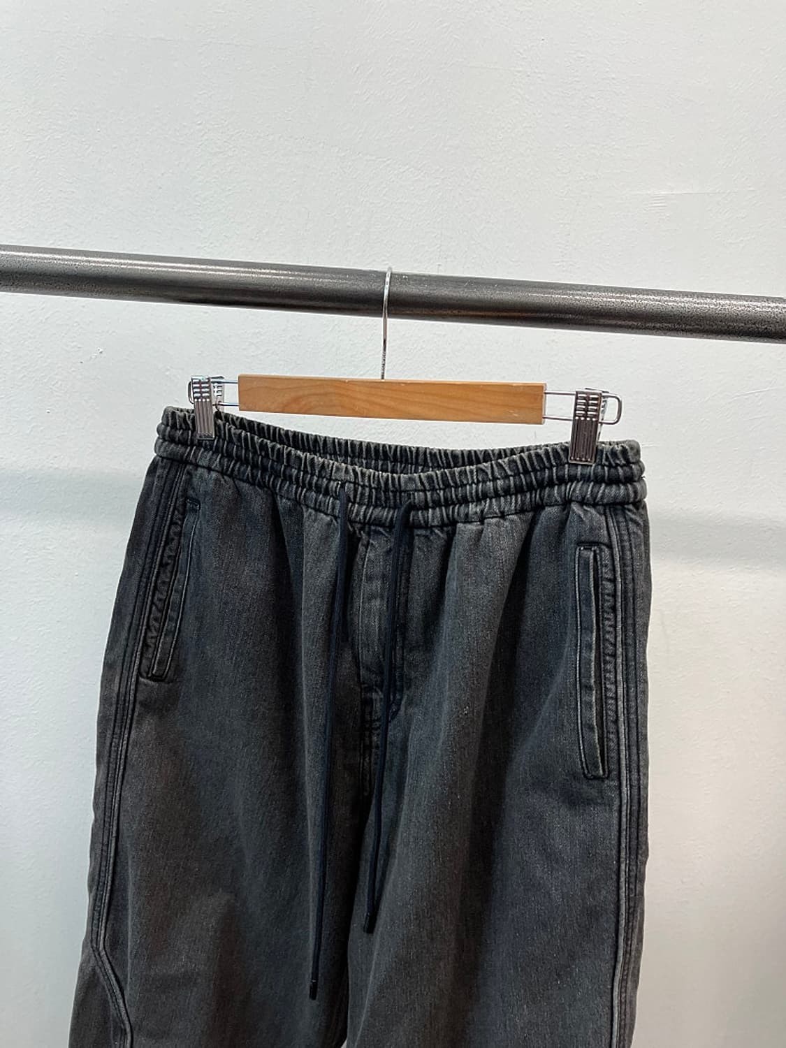 30-32) 준지 흑청 자수 조거팬츠  상품이미지2