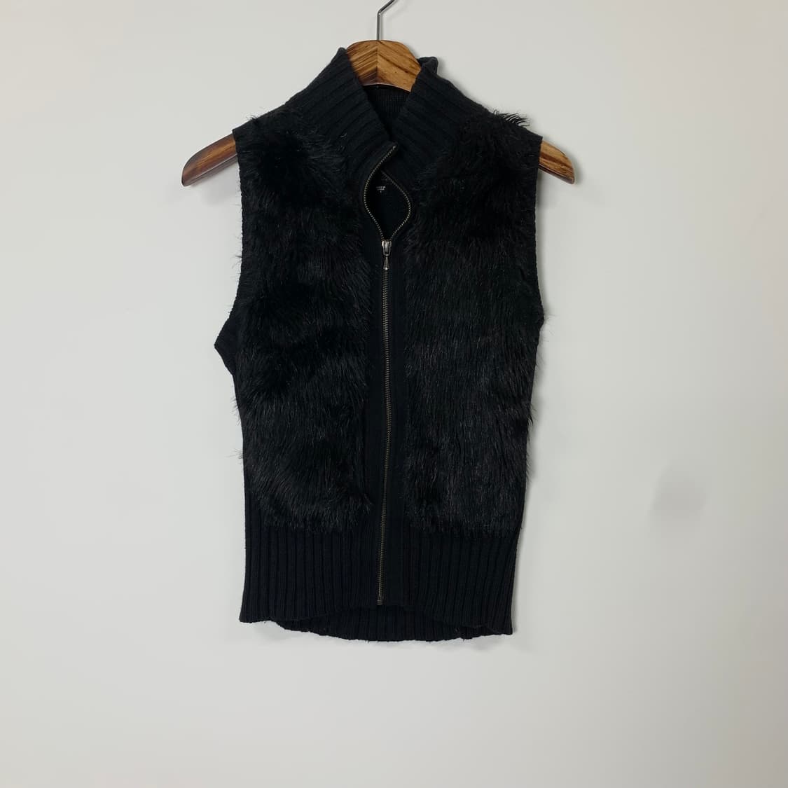 게스 블랙 퍼 니트 조끼 상품이미지2