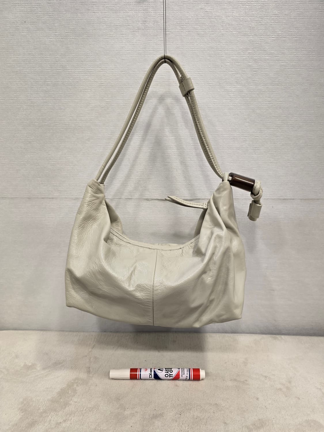 아카이브앱크 릿지 셔링 가죽 숄더백 슈가글로우 상품이미지4