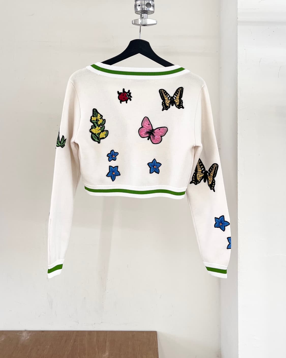 앨리스 앤 올리비아 크림 패치 브이넥 가디건 상품이미지6