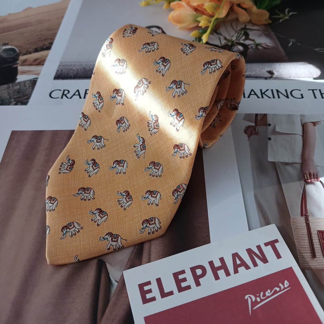 던힐 실크 옐로우 코끼리 모티브 넥타이 9.7cm A+등급 A19176
 상품이미지2